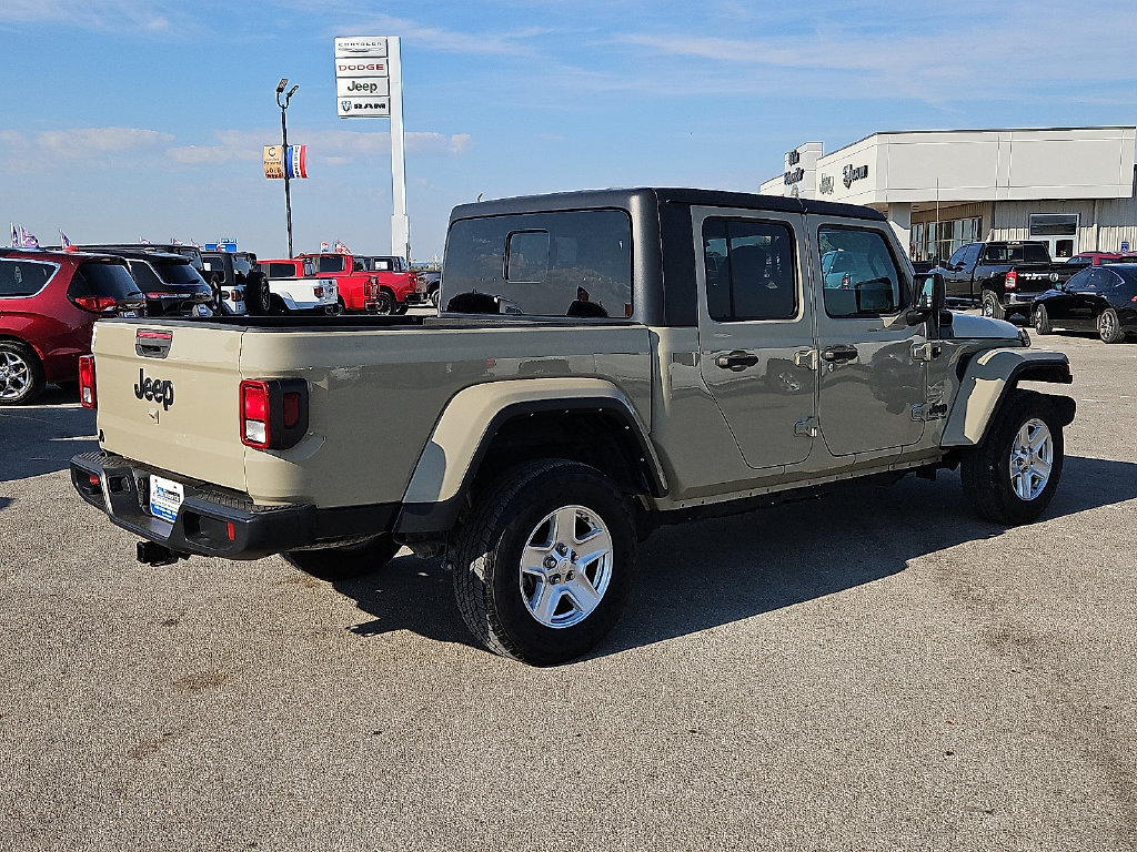 Used 2022 Jeep Gladiator Sport AWD/4WD image 8