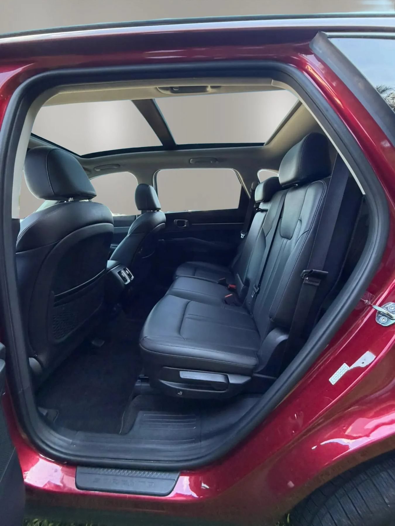 Used 2022 Kia Sorento S w/ Panoramic Sunroof Package FWD image 11
