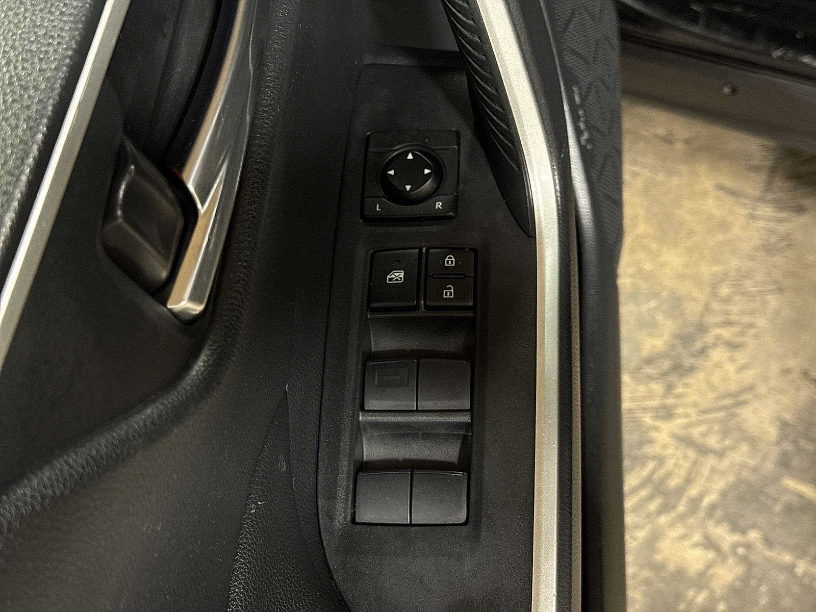 Used 2019 Toyota RAV4 XLE AWD/4WD image 21