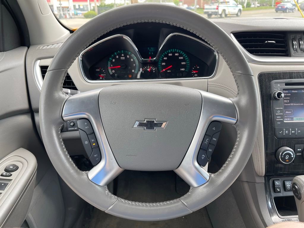 Used 2016 Chevrolet Traverse LT w/ Style and Technology Package FWD image 11