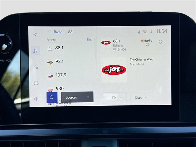 Used 2025 Lexus UX 300h FWD image 32