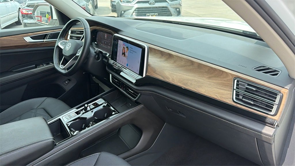 Used 2025 Volkswagen Atlas SE image 38