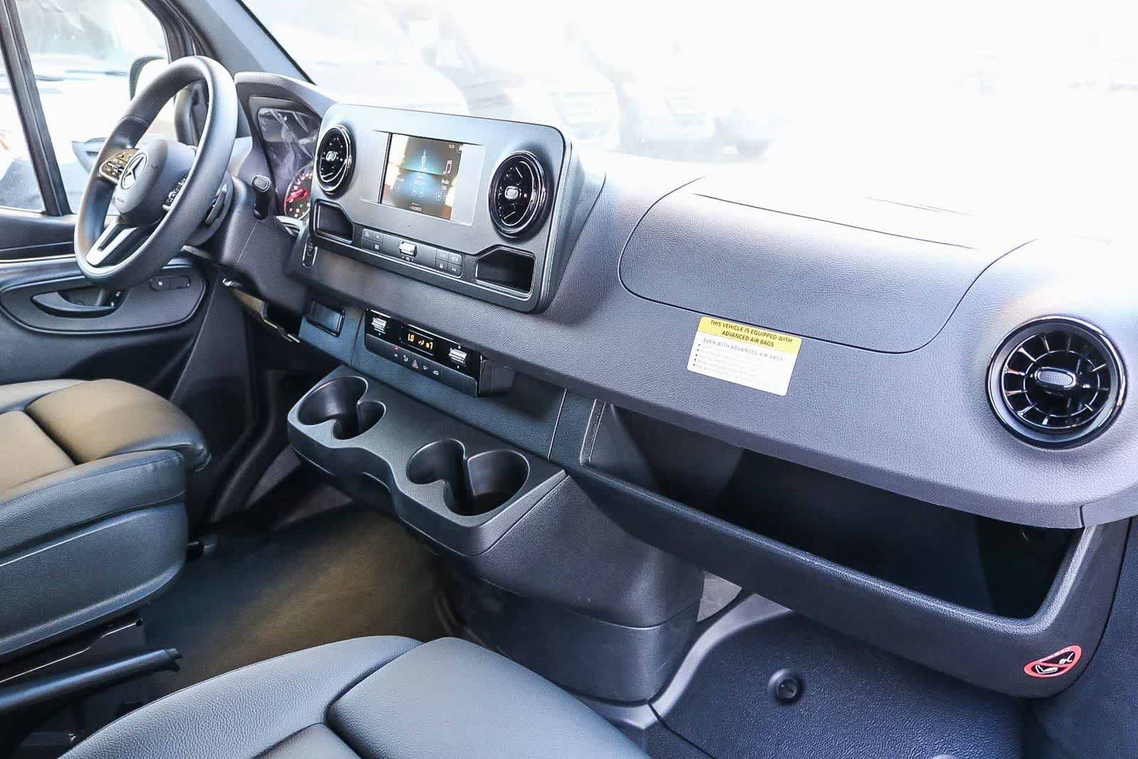 Used 2024 Mercedes-Benz Sprinter 2500 image 13