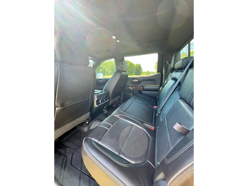 Used 2019 Chevrolet Silverado 1500 High Country w/ Technology Package AWD/4WD image 12
