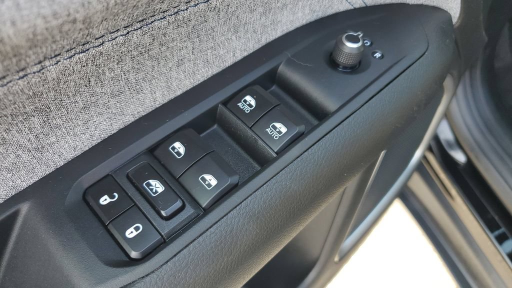 Used 2023 Jeep Compass Latitude w/ Convenience Group AWD/4WD image 22