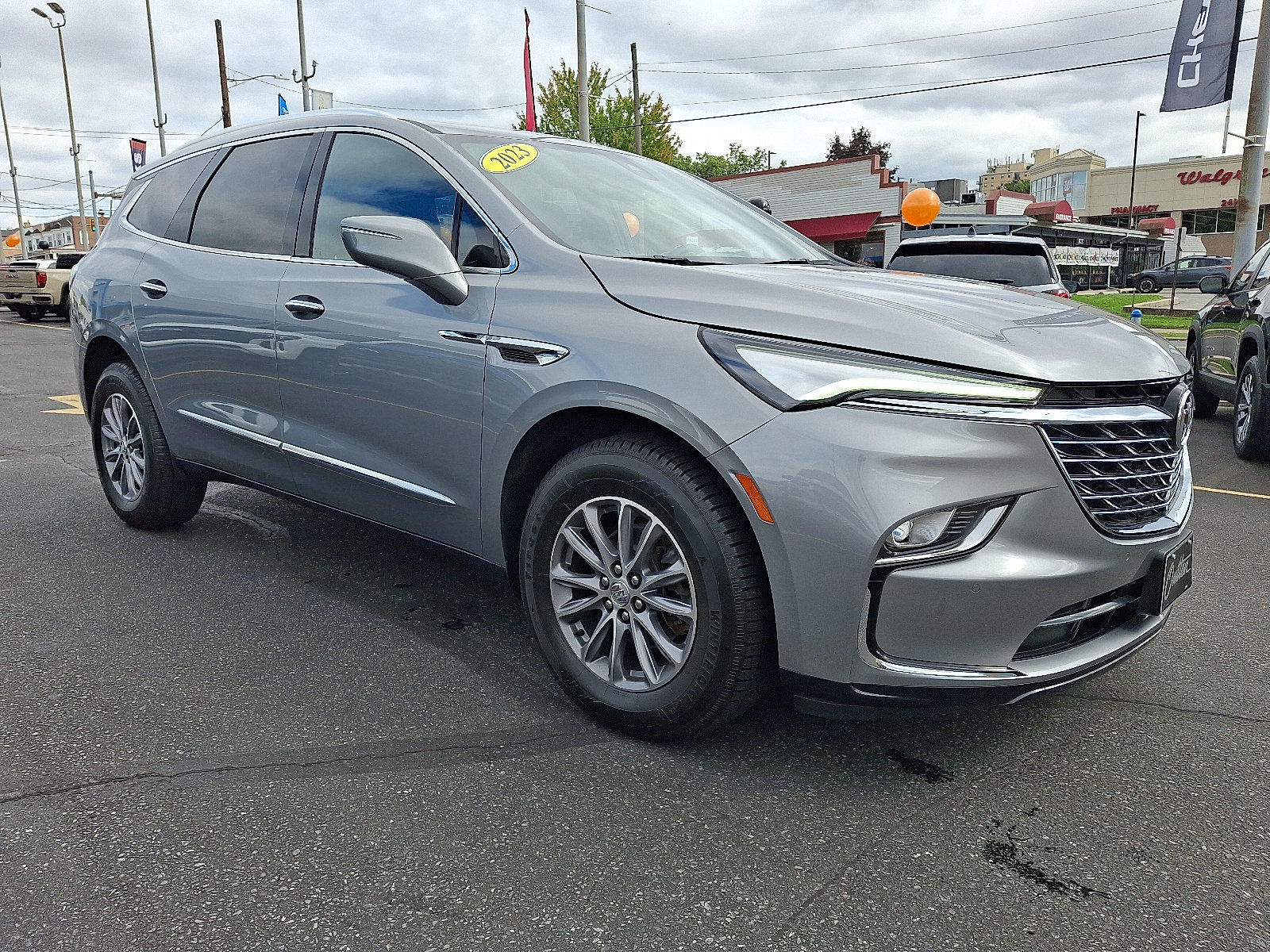 Used 2023 Buick Enclave Essence AWD/4WD image 7