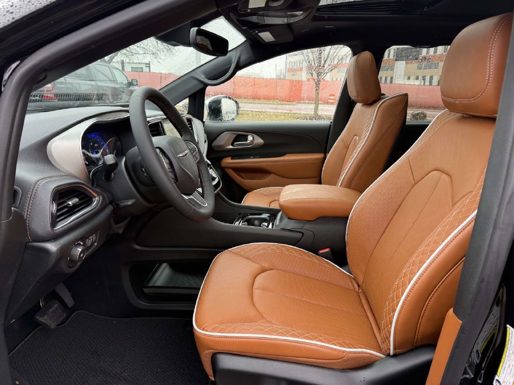 New 2026 Chrysler Pacifica Pinnacle AWD/4WD image 14