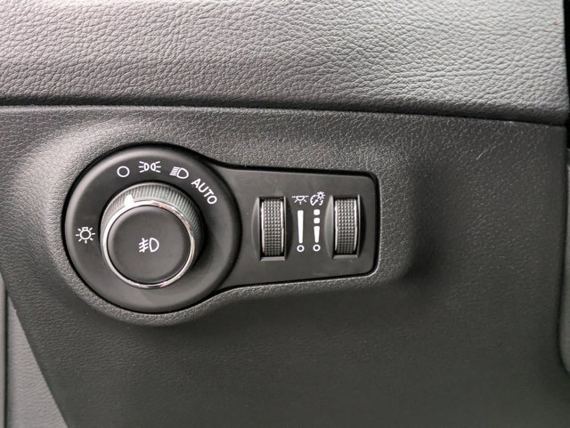 Used 2018 Jeep Compass Limited w/ Navigation Group image 20