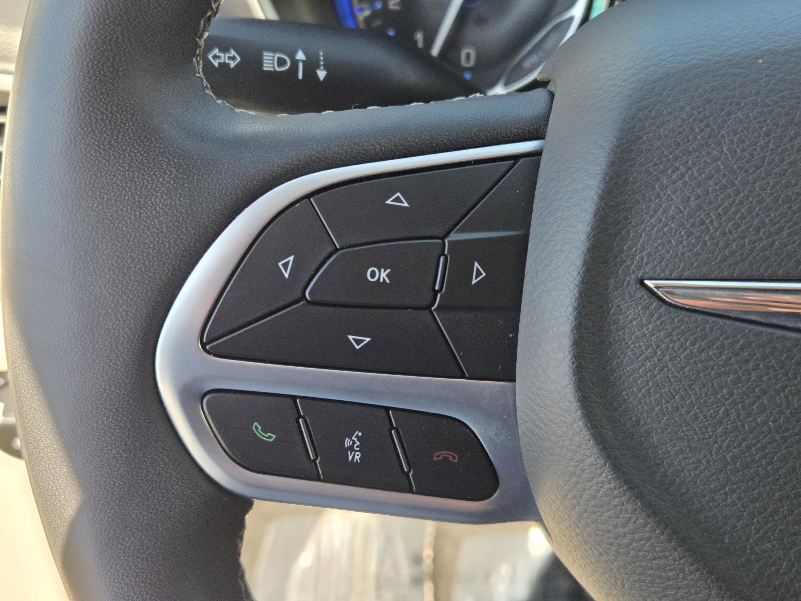 Certified 2023 Chrysler Pacifica Touring-L image 17