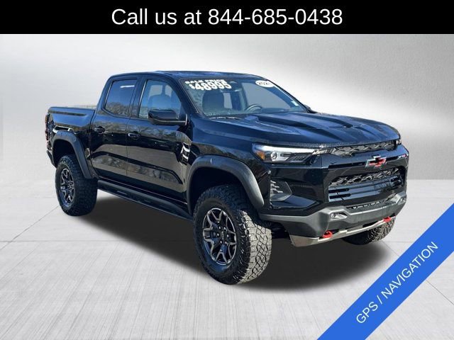 Used 2024 Chevrolet Colorado ZR2 w/ ZR2 Convenience Package III image 3