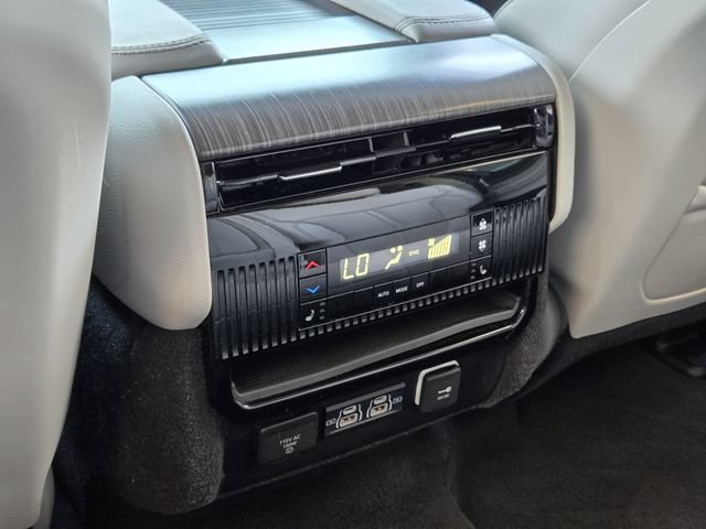 Certified 2024 Jeep Wagoneer L Series III w/ Flexible Seating Group AWD/4WD image 30