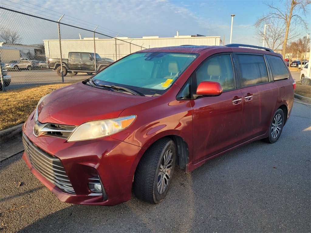 Used 2019 Toyota Sienna L image 9