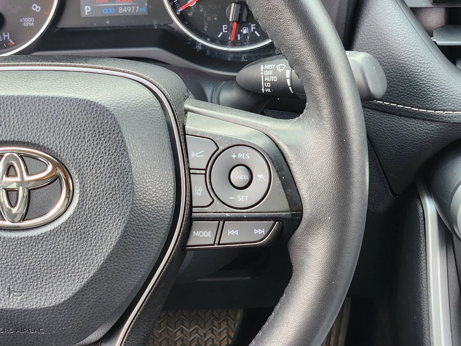 Used 2022 Toyota RAV4 XLE Premium image 34