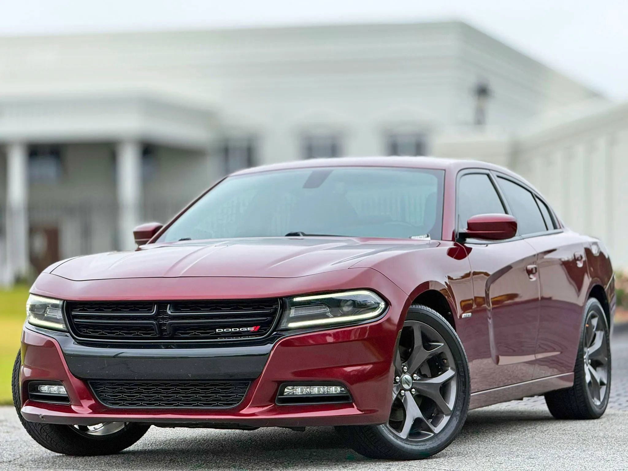 Used 2018 Dodge Charger R/T w/ Beats Audio Group RWD image 2