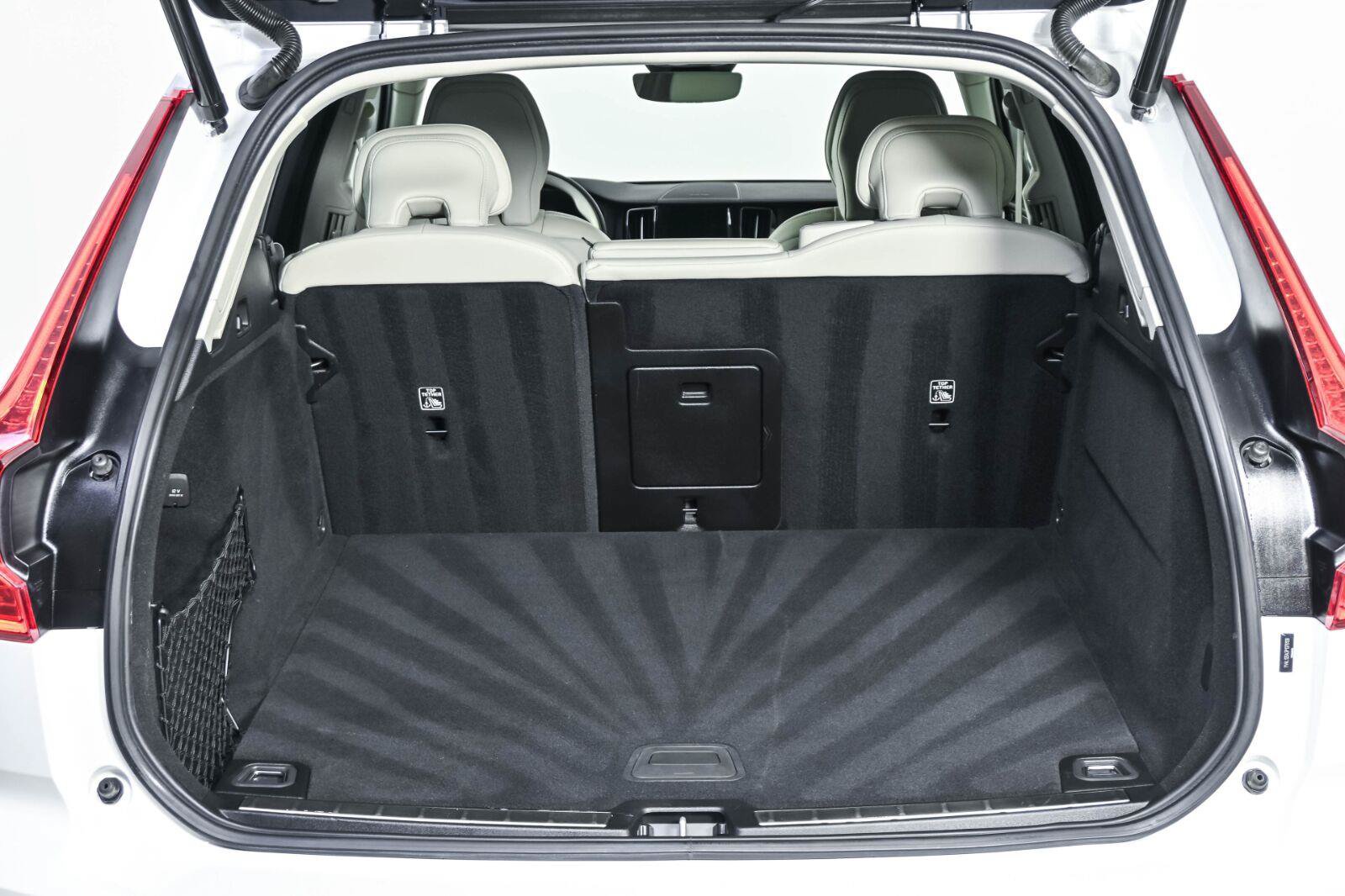 Certified 2023 Volvo XC60 B5 Ultimate FWD image 32