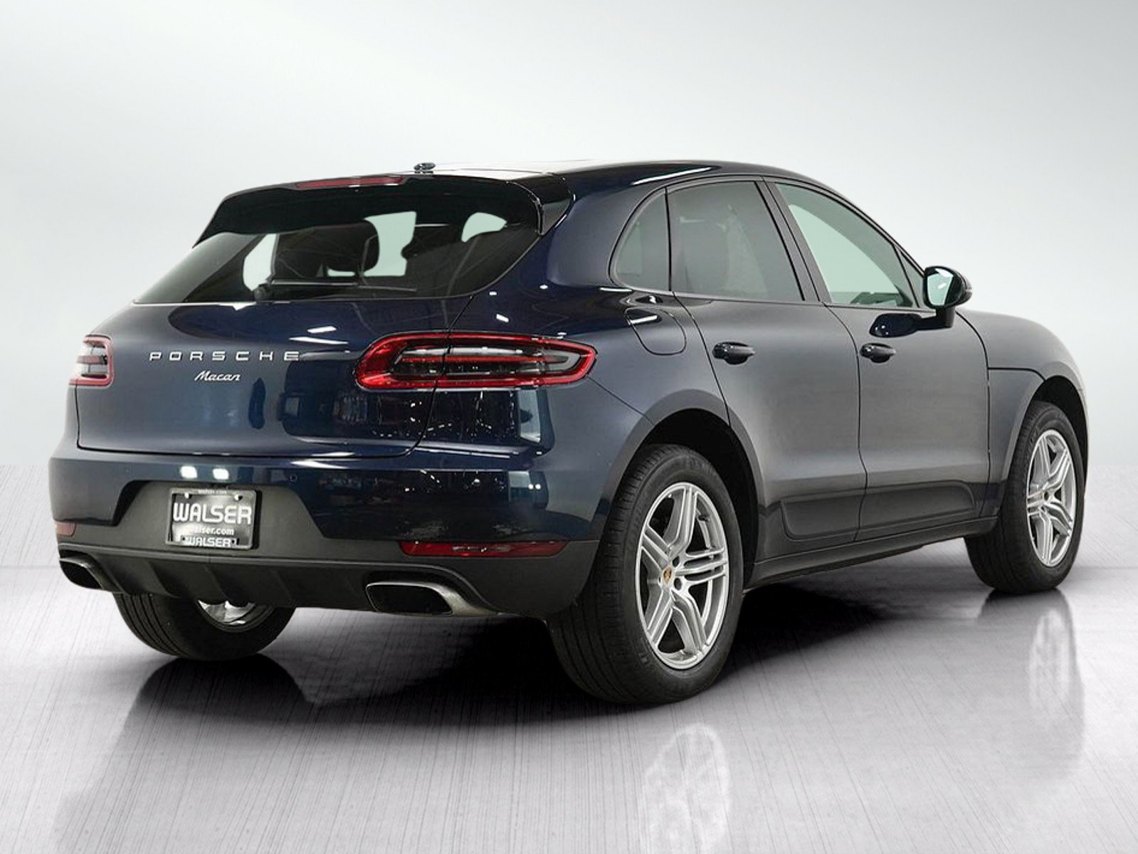 Used 2018 Porsche Macan AWD/4WD image 5