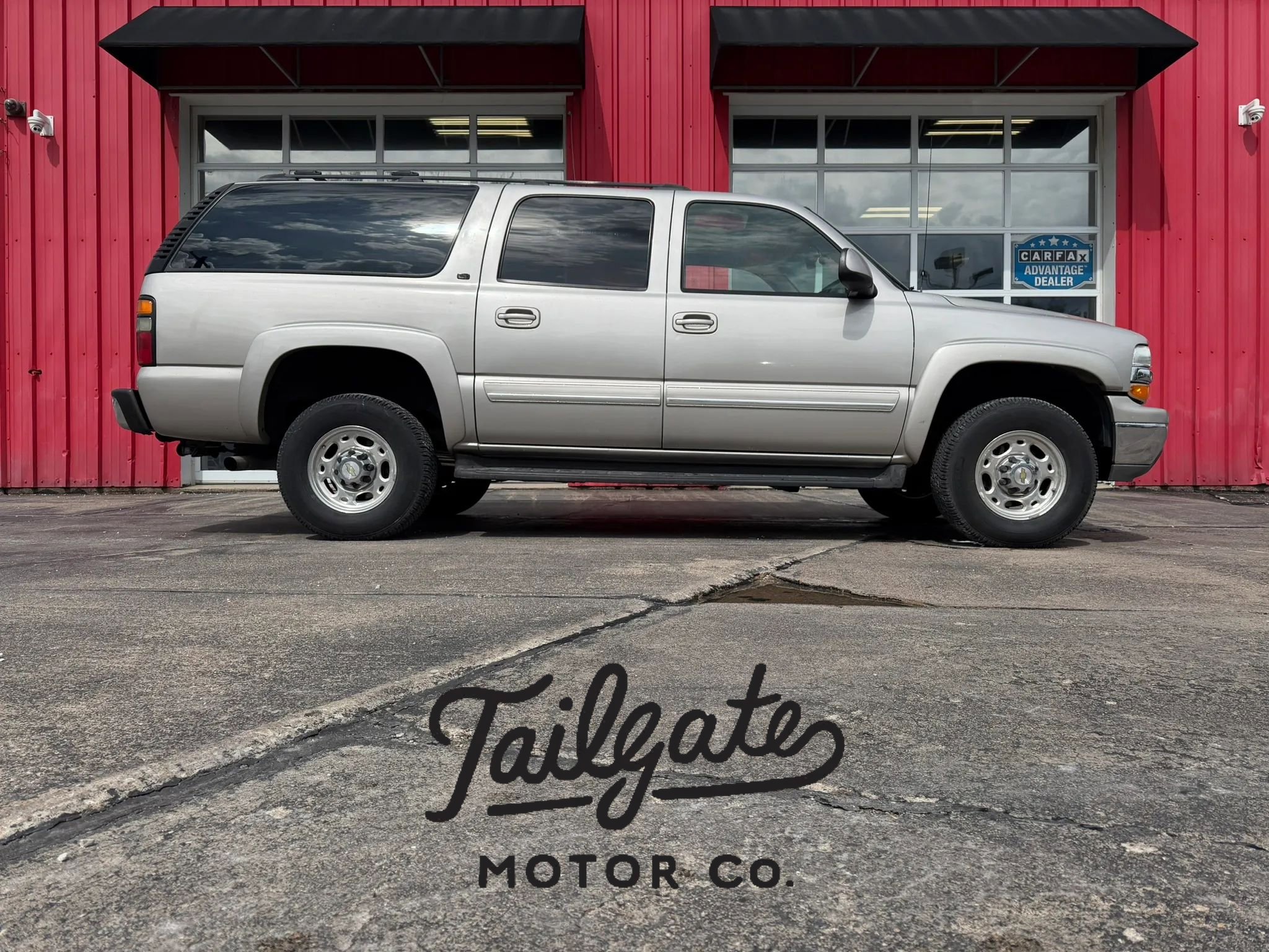 Used 2005 Chevrolet Suburban 2500 LT w/ Preferred Equipment Group AWD/4WD image 1