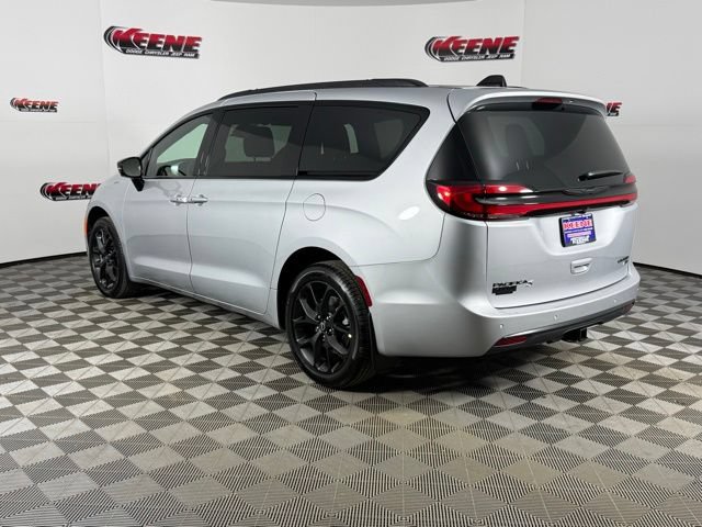 New 2026 Chrysler Pacifica Limited w/ S Appearance Package AWD/4WD image 6