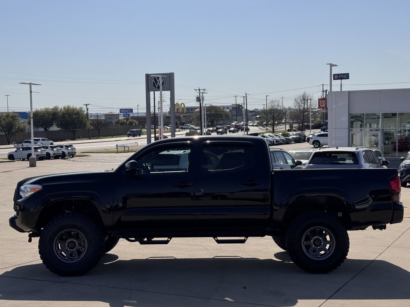 Used 2023 Toyota Tacoma SR image 7