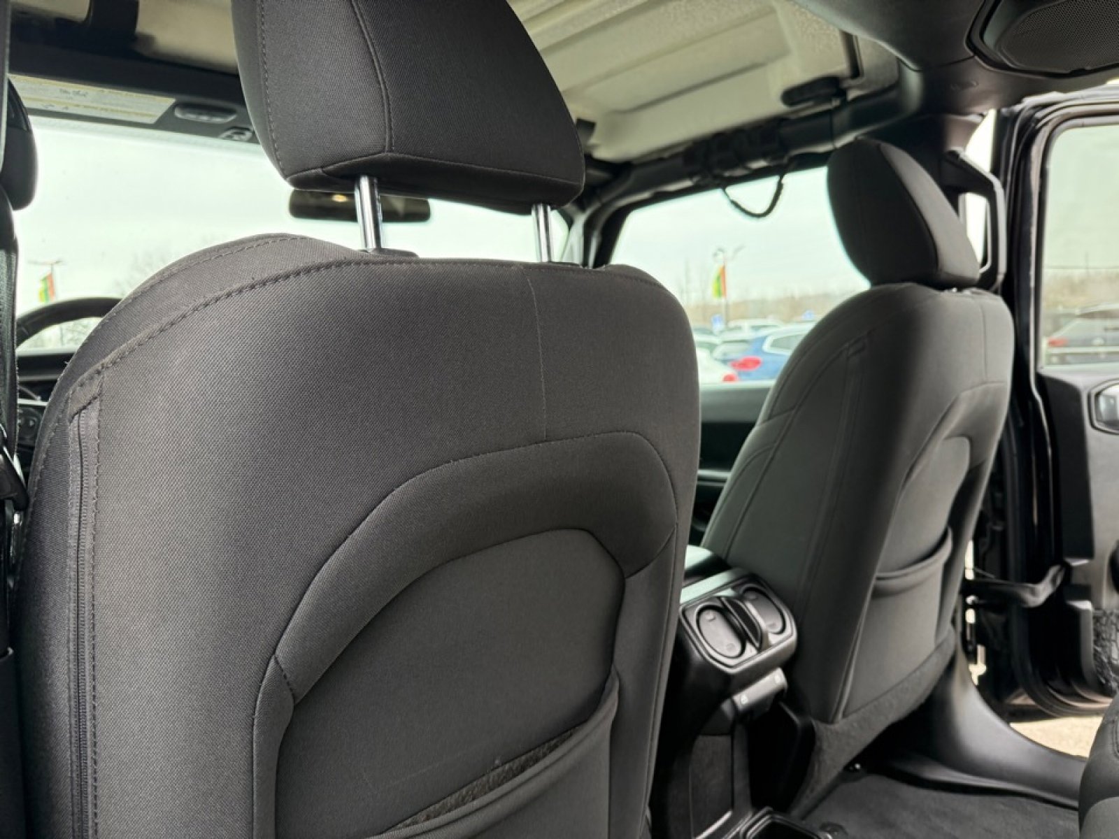 Used 2018 Jeep Wrangler Unlimited Sport S image 18