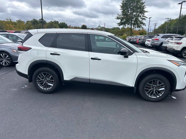 Used 2024 Nissan Rogue S AWD/4WD image 10