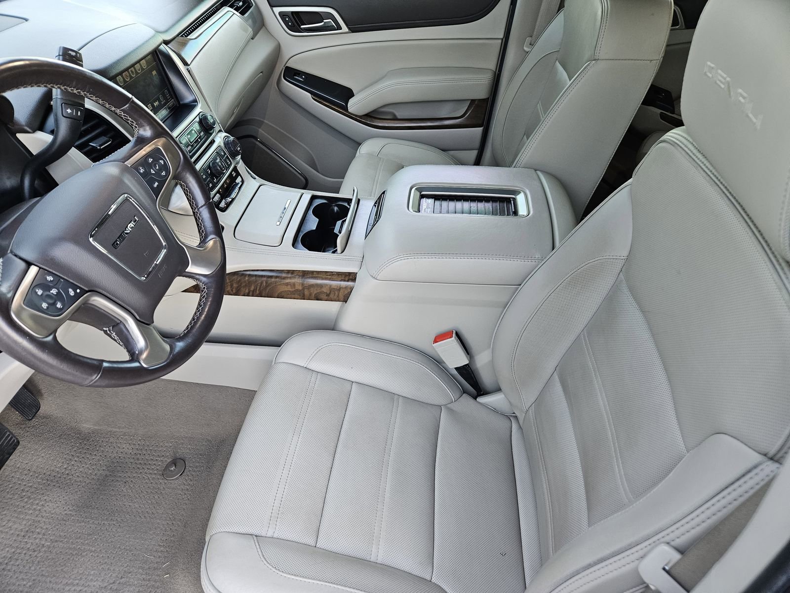 Used 2019 GMC Yukon Denali w/ Denali Ultimate Package image 16