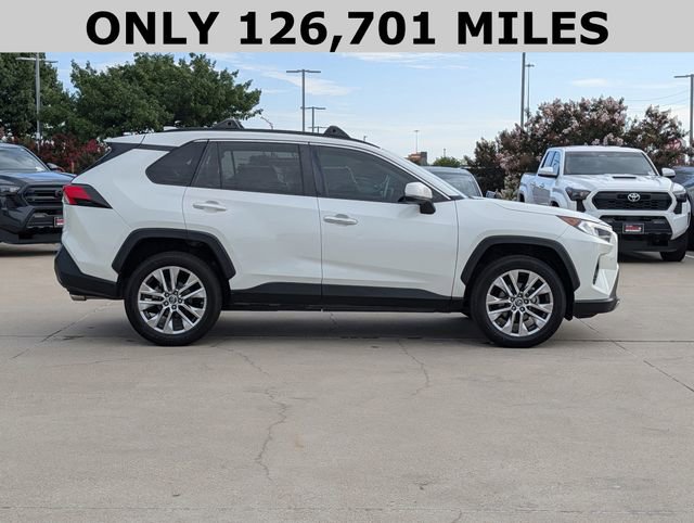 Used 2019 Toyota RAV4 Limited w/ Cold Weather Package FWD image 4