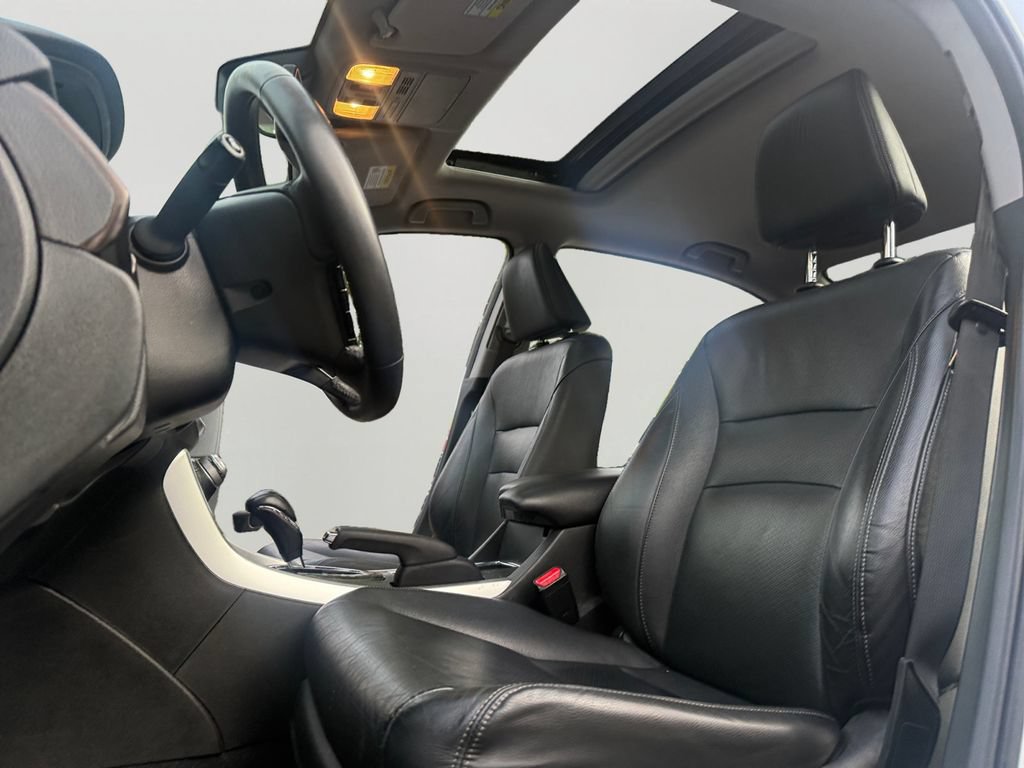 Used 2015 Honda Accord Touring image 25