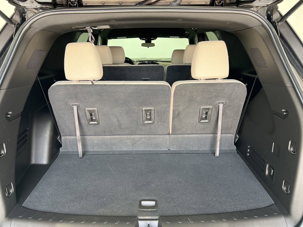 Used 2022 Chevrolet Traverse LS FWD image 21