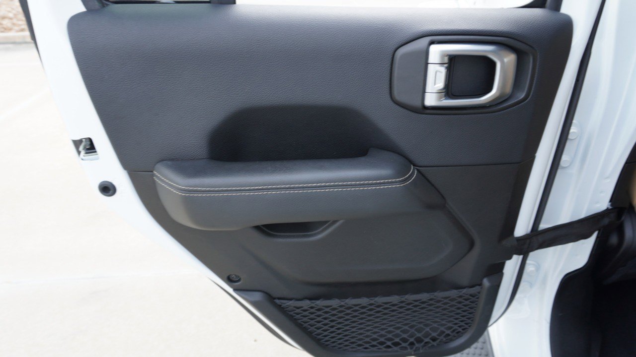 Used 2019 Jeep Wrangler Unlimited Sahara image 33