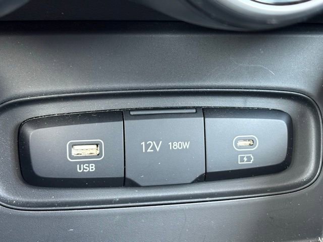 Used 2023 Hyundai Venue SEL image 17