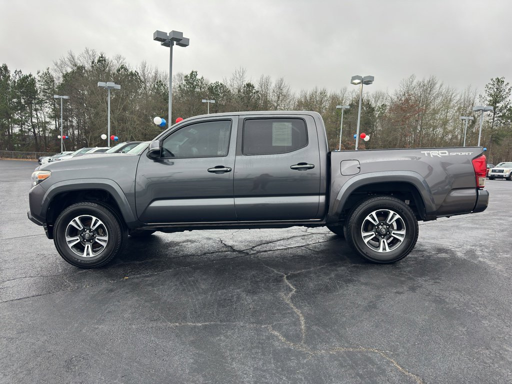 Used 2017 Toyota Tacoma TRD Sport RWD image 3