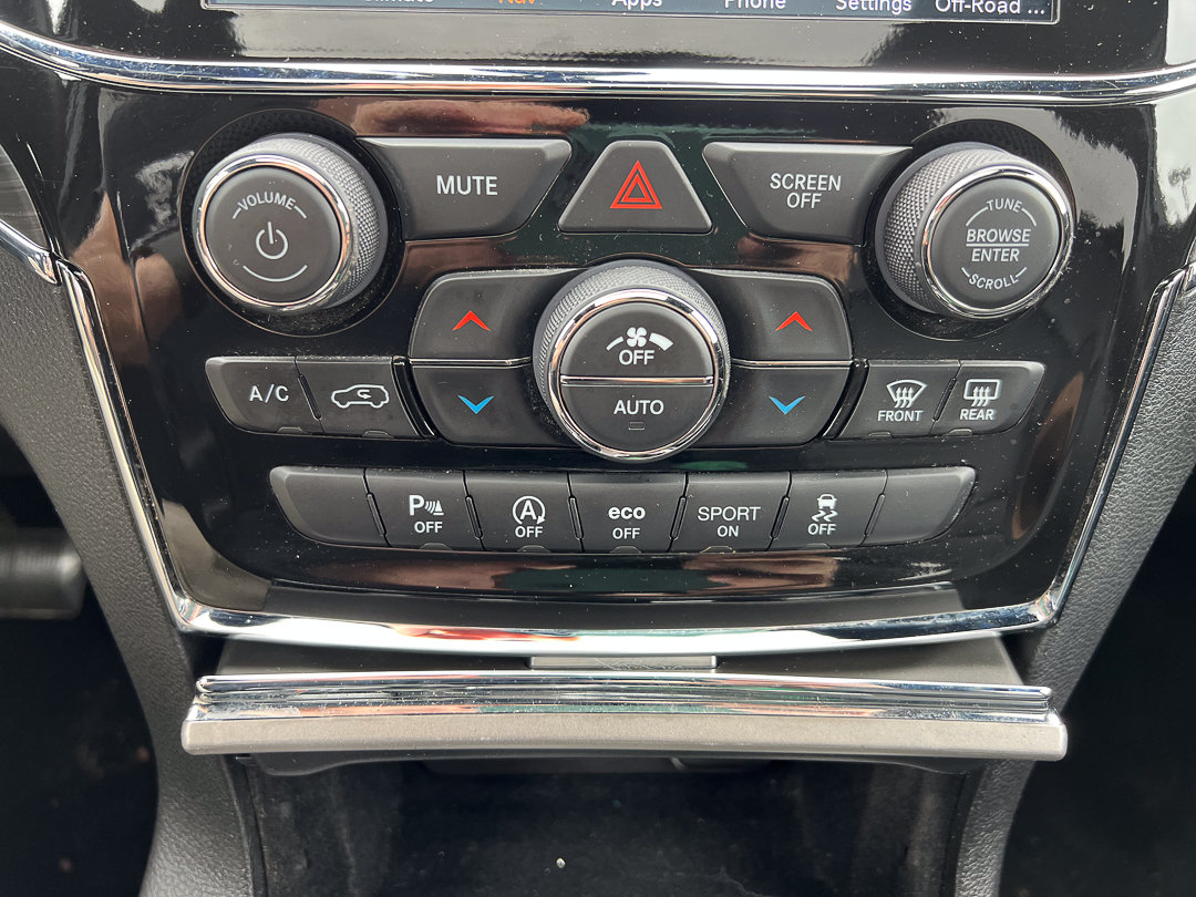 Used 2021 Jeep Grand Cherokee Limited AWD/4WD image 24