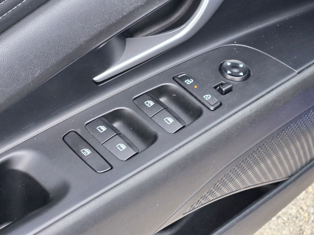 Used 2024 Hyundai Elantra Limited image 27