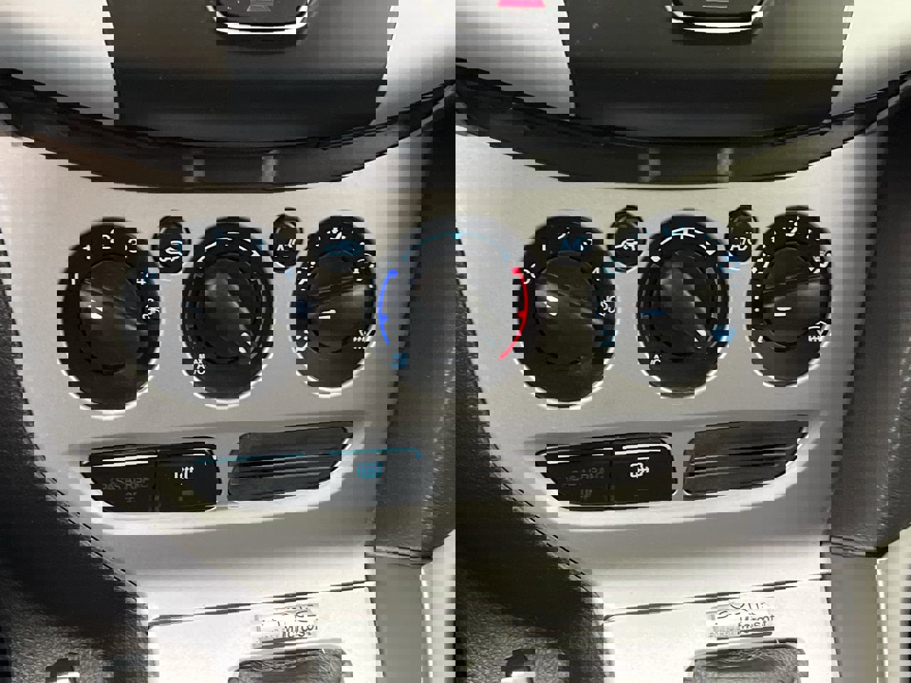 Used 2013 Ford Focus SE w/ SE Winter Pkg image 15