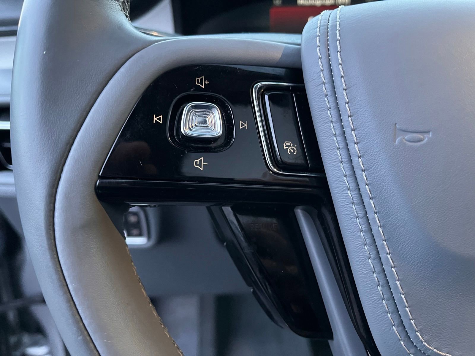 Used 2021 Lincoln Aviator Reserve w/ Equipment Group 201A image 30