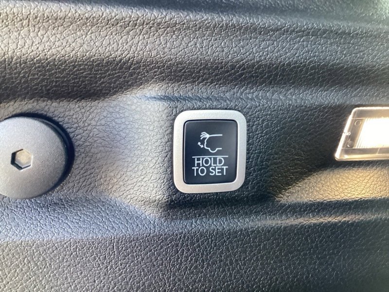 New 2025 Jeep Grand Cherokee L Laredo w/ Luxury Tech Group I image 16