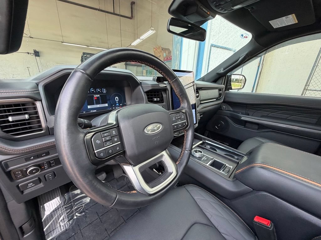 Used 2024 Ford Expedition Platinum RWD image 14