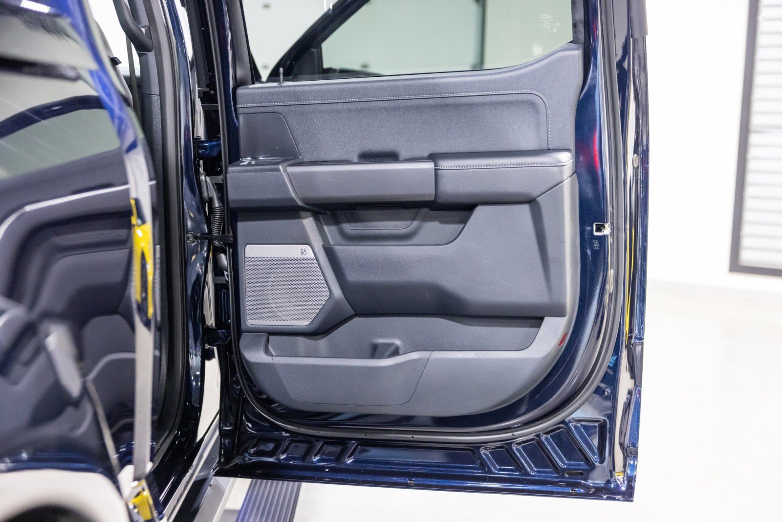Used 2025 Ford F150 Lariat w/ Equipment Group 501A Mid image 28
