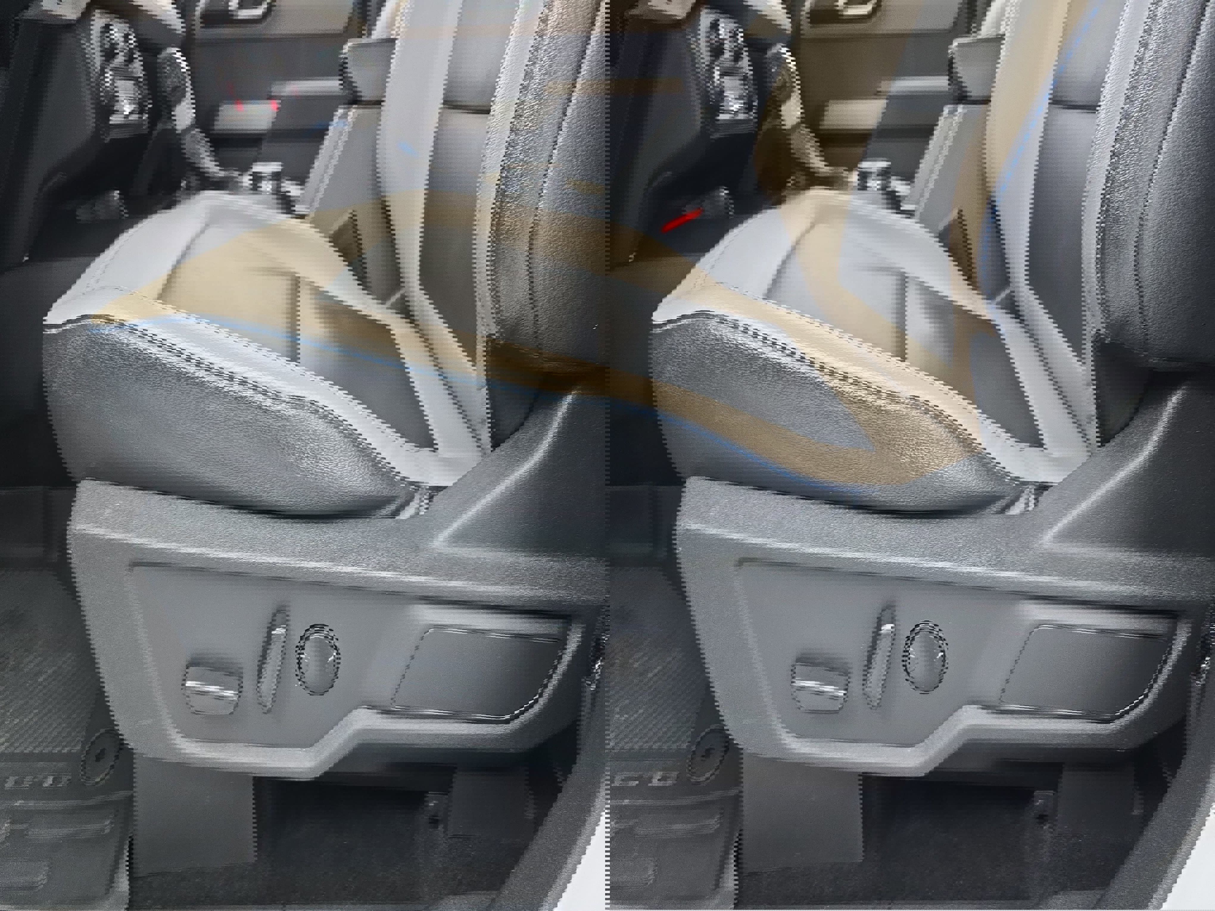 Used 2023 Ford Bronco Wildtrak image 28