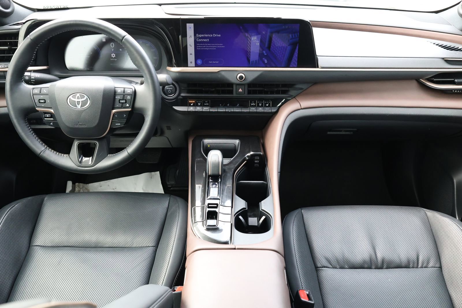 Used 2024 Toyota Crown AWD/4WD image 2