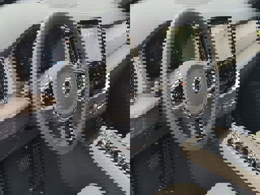 New 2026 Volvo XC90 B6 Plus w/ Protection Package Premier image 2