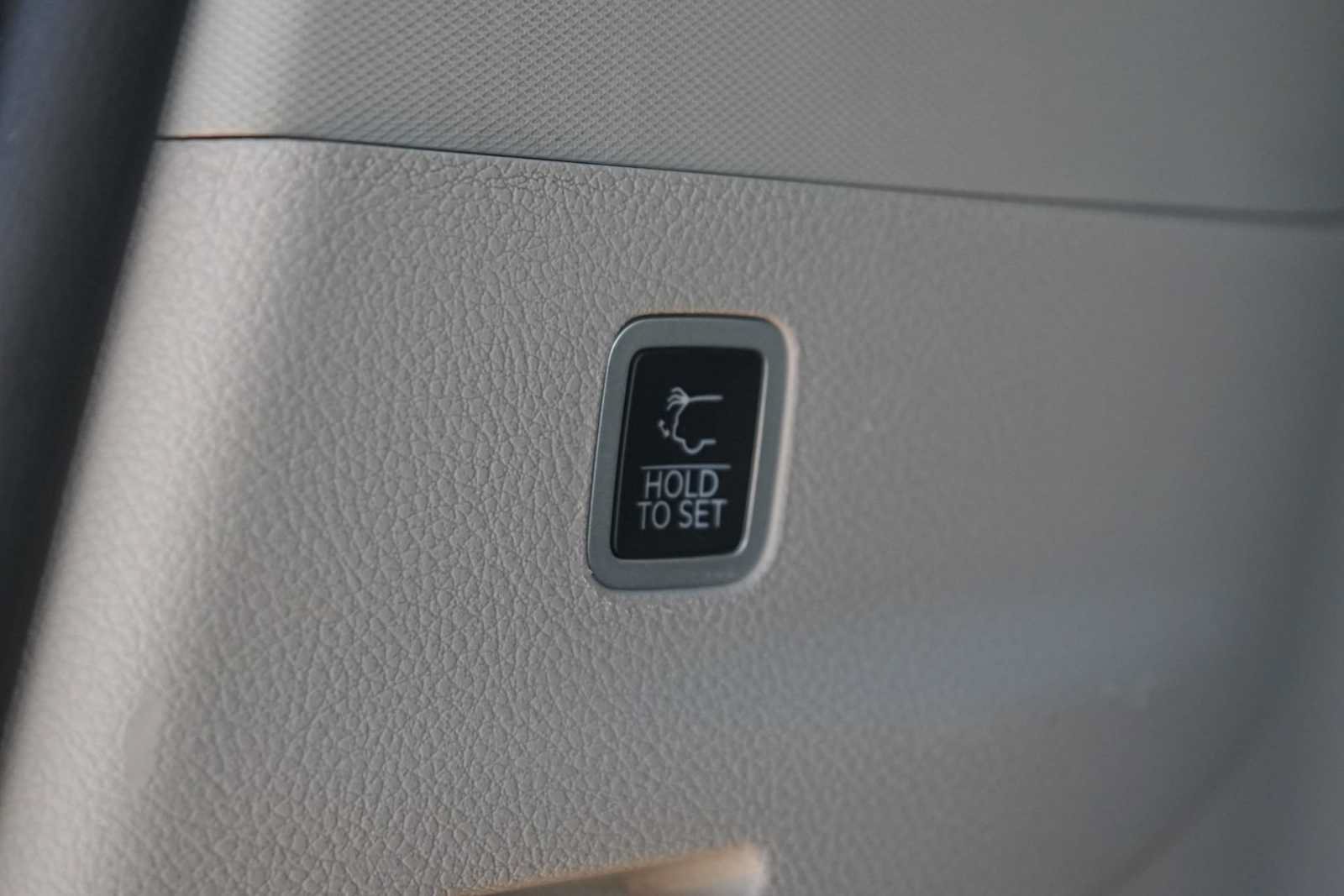 Used 2024 Jeep Wagoneer L Series II w/ Flexible Seating Group AWD/4WD image 26