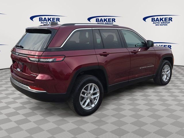 Used 2024 Jeep Grand Cherokee Laredo X AWD/4WD image 7