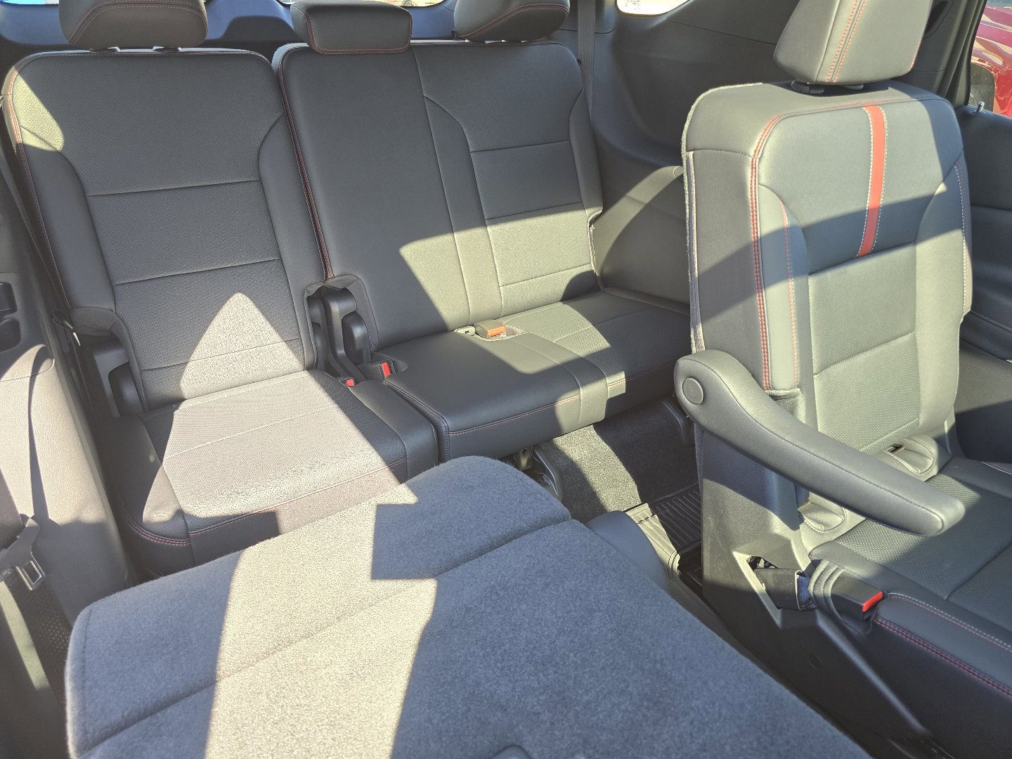 New 2025 Chevrolet Traverse RS w/ LPO, Floor Liner Package FWD image 13