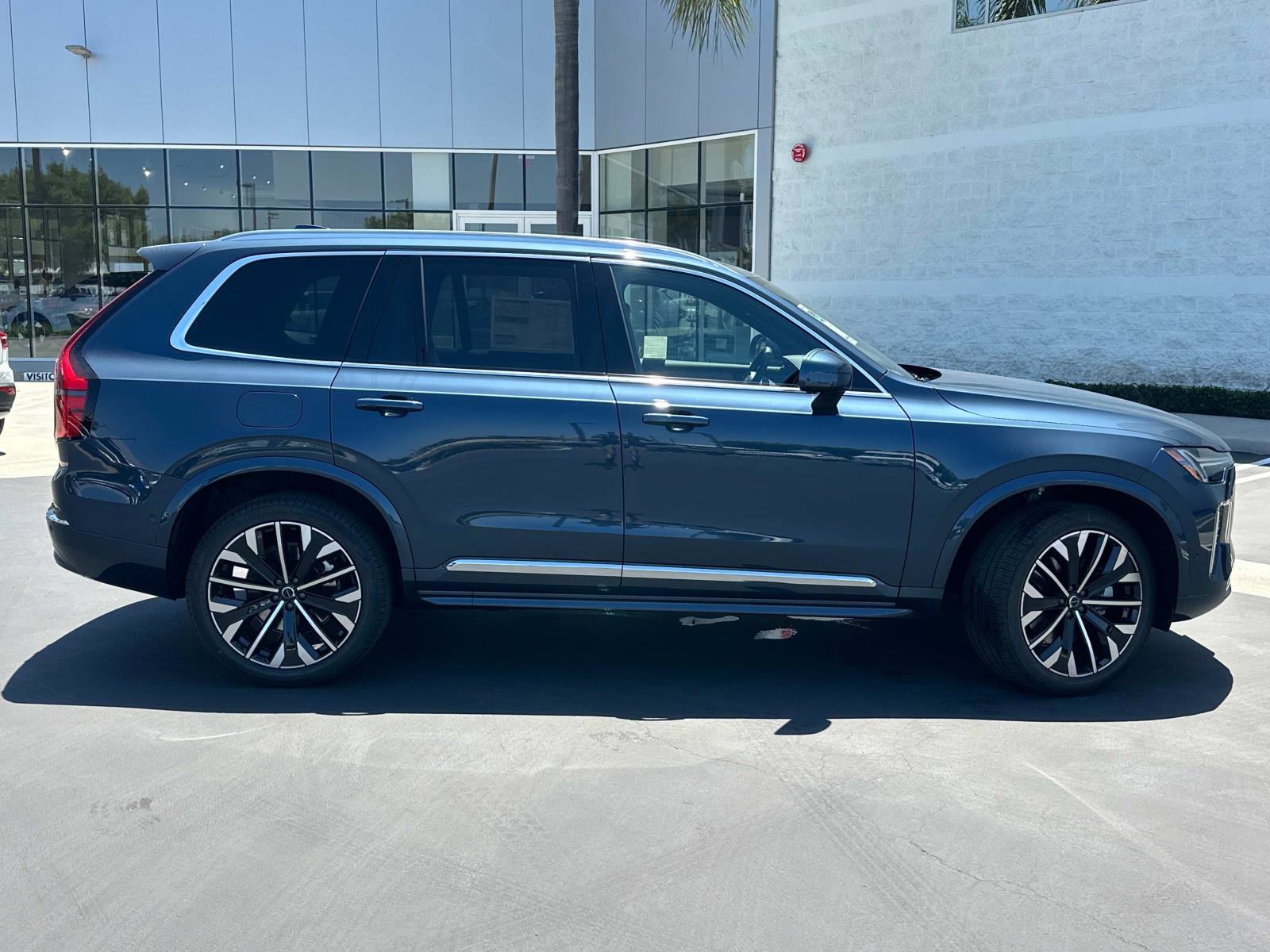 New 2026 Volvo XC90 T8 Plus image 3