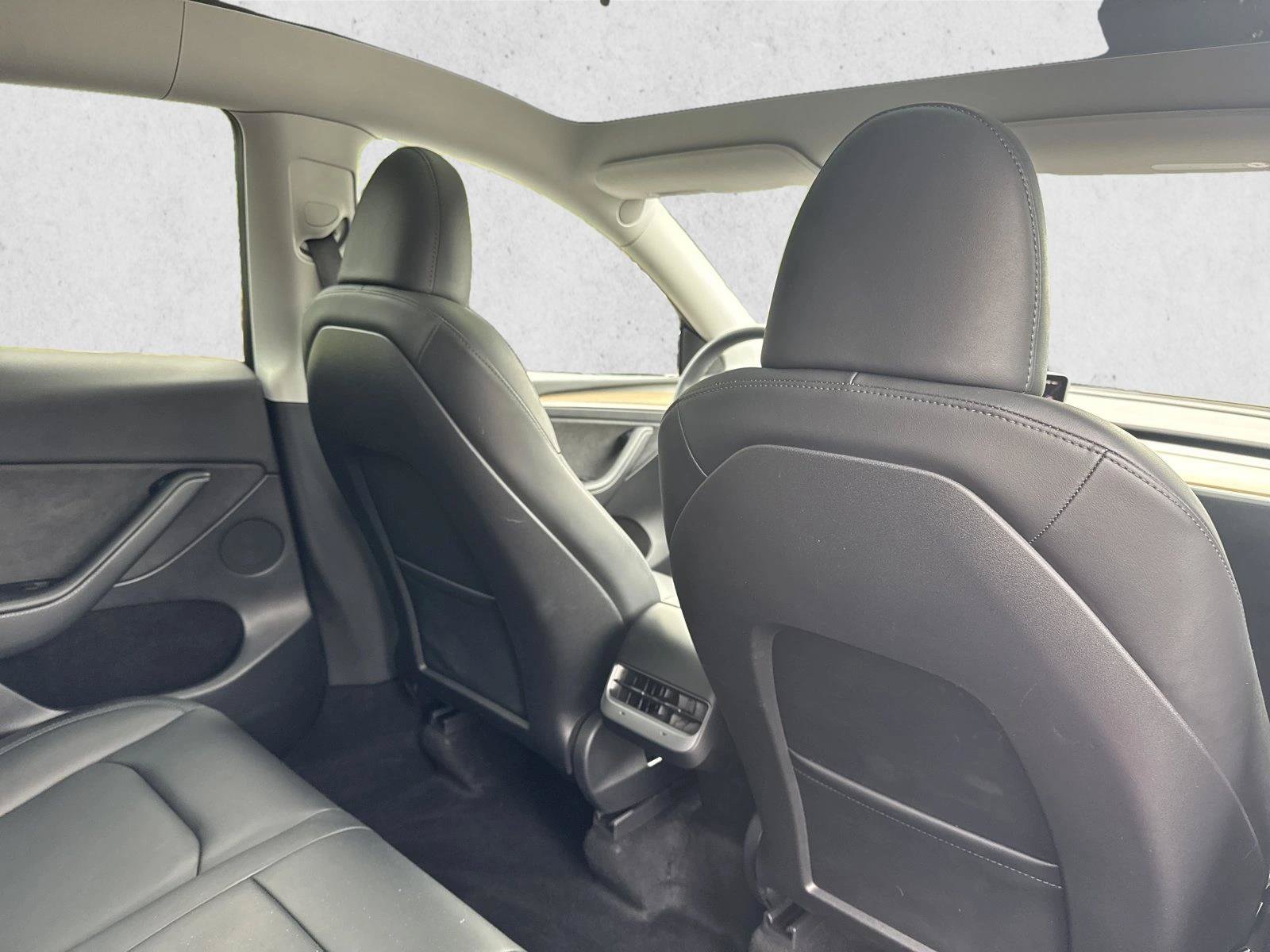 Used 2023 Tesla Model Y Long Range AWD/4WD image 27