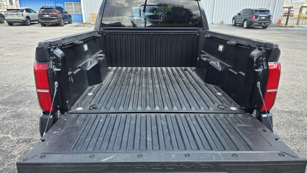 Used 2025 Toyota Tacoma SR5 AWD/4WD image 10