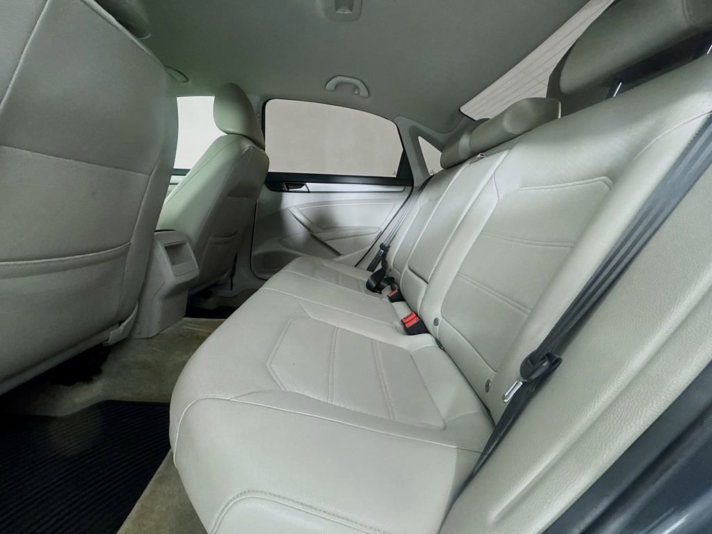 Used 2015 Volkswagen Passat 1.8T Limited Edition image 30