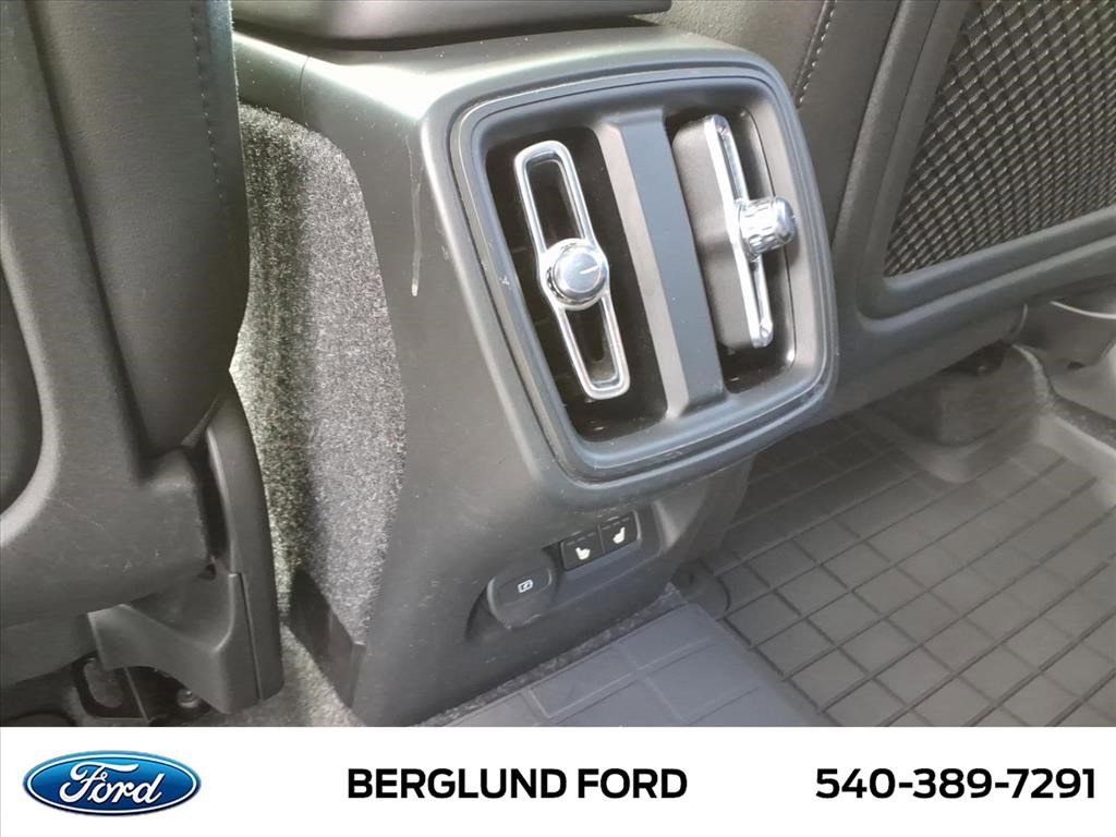 Used 2021 Volvo XC40 T5 R-Design w/ Climate Package image 35